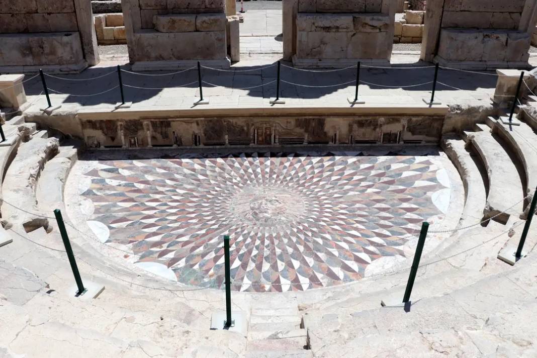 Kibyra’daki Antik Harika Medusa Mozaiği Kışa Hazır 1